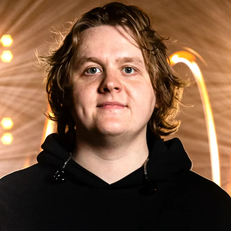 Lewis Capaldi photo